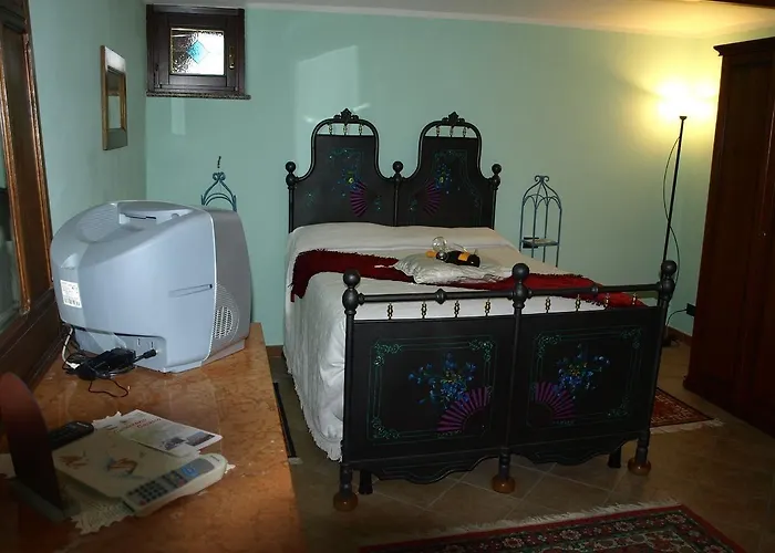 Al Mobile Antico Bed and Breakfast 3*